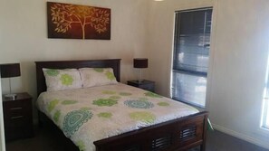 4 Schlafzimmer, Bügeleisen/Bügelbrett