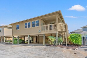 Exterior - Spacious and Secluded Cottage 59G in the Heart of Myrtle Beach's Shore Drive (Myrtle Beach)