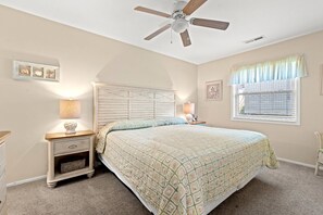 4 bedrooms, iron/ironing board, Internet - Spacious and Secluded Cottage 59G in the Heart of Myrtle Beach's Shore Drive (Myrtle Beach)