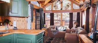 Cedar Pines pet friendly cabin