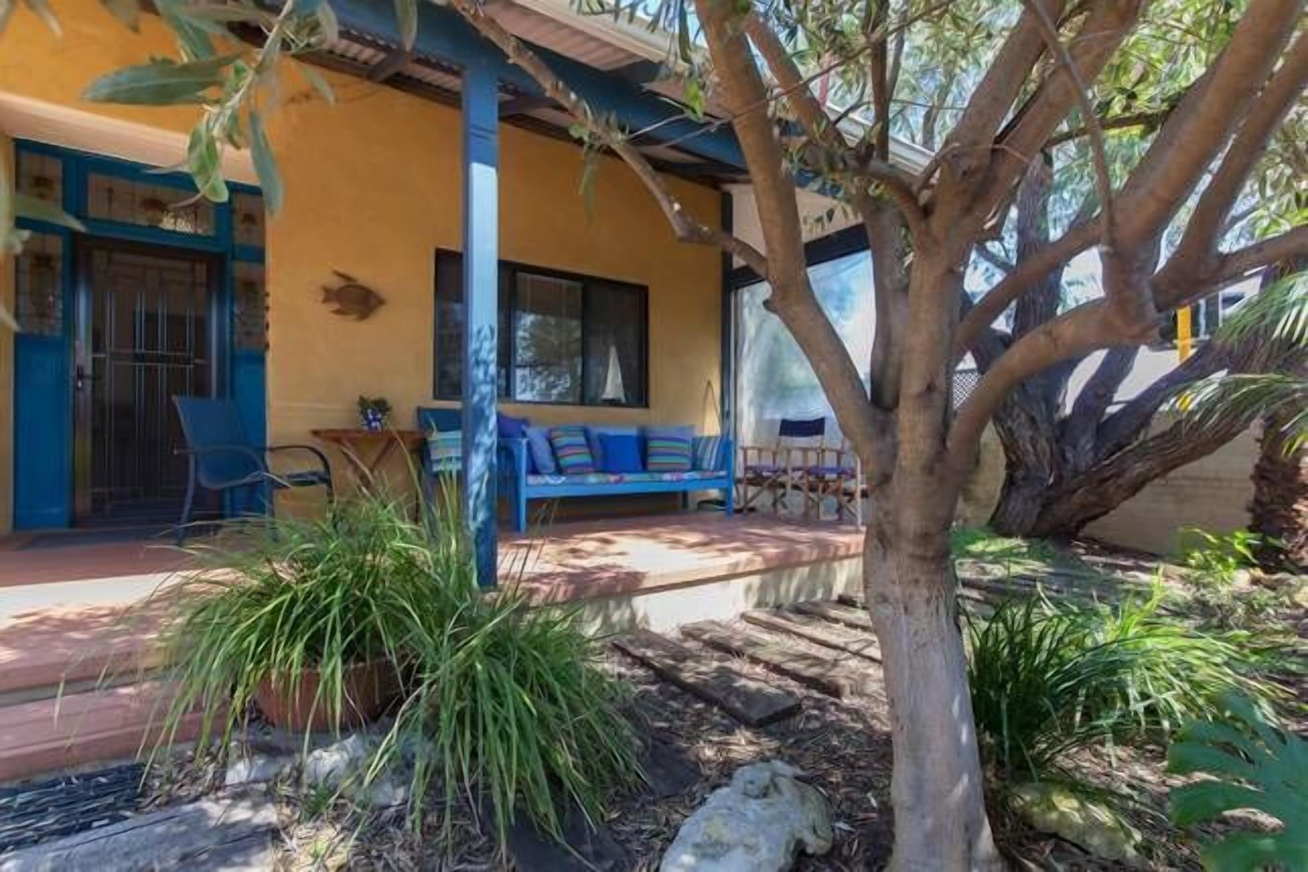 Fremantle Beach House 3x2 -150M to South Beach & Cafes