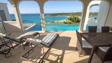 Outdoor pool, an infinity pool