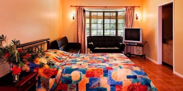 5 bedrooms, iron/ironing board, bed sheets