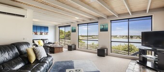Property for 10 guests with amazing views - Lakes on View St