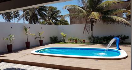 Luxuriöses Strandhaus mit großem Erholungsgebiet 100 Meter vom Strand entfernt.