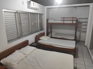 3 camere, ferro/asse da stiro, Wi-Fi gratuito, lenzuola