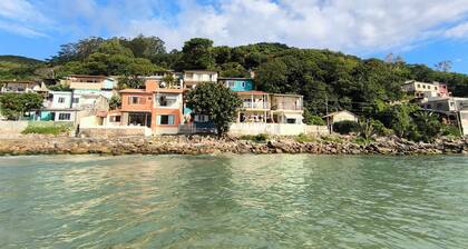 Kaunis 3 makuuhuoneen talo merinäköalalla lähellä rantaa Florianopolis