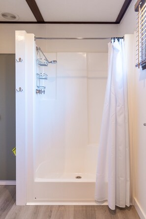 Combined shower/tub, towels, soap, toilet paper