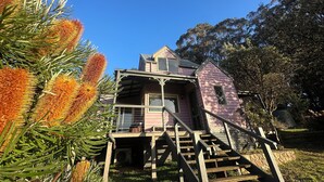 Exterior - Peaceful 40-acre Gembrook Farmstay & Sanctuary - Help feed rescue animals! (Gembrook)