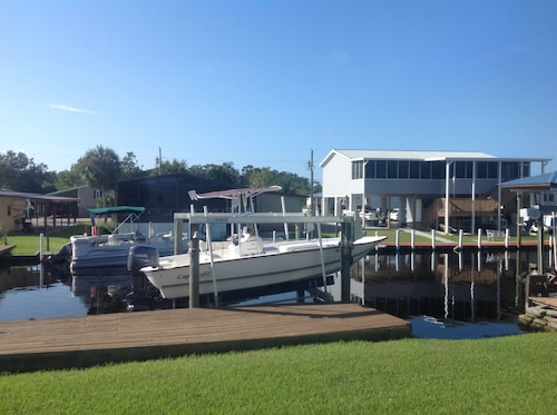 Located  on the Homosassa River. Min. from the Gulf. Dock space for large boats.