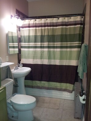 Handtücher, Seife, Toilettenpapier