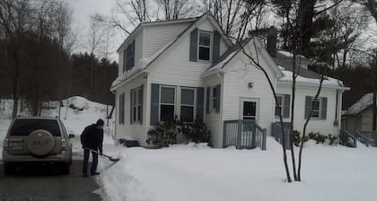 Riverfront Ski & Fishing retreat, steps from the slopes!