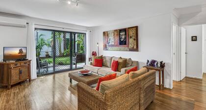 BESAKIH @ BYRON BAY central to town & main beach , large garden, pet friendly