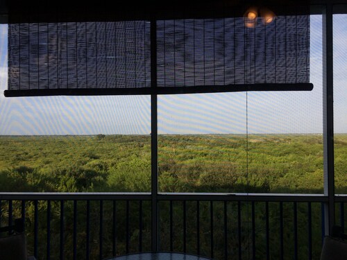 Gorgeous Sunsets!  Sleeps 6.  3 bedroom, 2 bath beach condo.