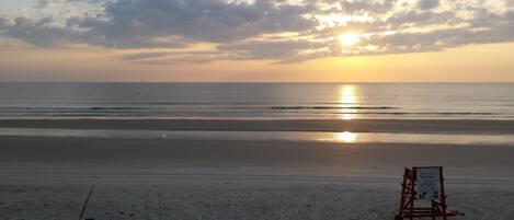 Espreguiçadeiras, toalhas de praia