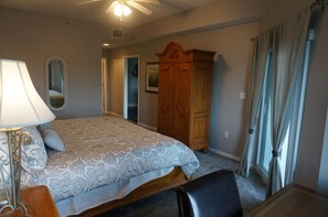 3 slaapkamers, een strijkplank/strijkijzer, gratis wifi, beddengoed