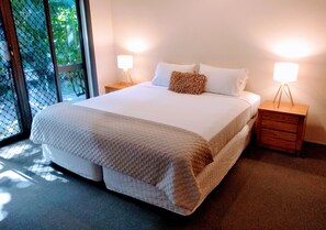 2 bedrooms, iron/ironing board, free WiFi, bed sheets