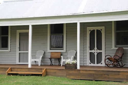 White Dog Lane Cottage Farm Stay