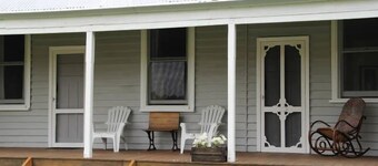 White Dog Lane Cottage Farm Stay