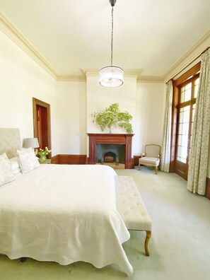 3 Schlafzimmer, Schreibtisch, Bügeleisen/Bügelbrett, Reisekinderbett
