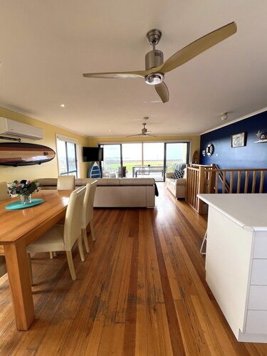 Surf Beach House - Water Views - Walk to Beach.
Great for 2 Families