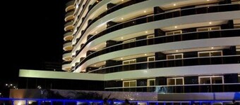 SALVADOR SUITES RESIDENCE, EXCELLENT, IN FRONT OF THE BEACH OF ALAH GARDEN,