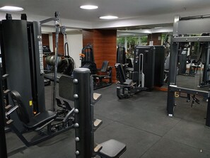 Fitness facility - SALVADOR SUITES RESIDENCE, EXCELLENT, ACROSS FROM JARDIM DE ALAH BEACH, (Salvador)