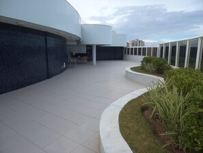 Terrace/patio - SALVADOR SUITES RESIDENCE, EXCELLENT, IN FRONT OF THE BEACH OF ALAH GARDEN, (Salvador)