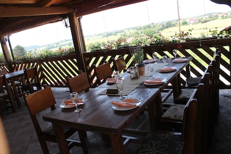 Restaurant. Sobe Vinia