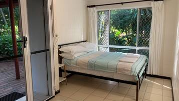 2 bedrooms, iron/ironing board, bed sheets