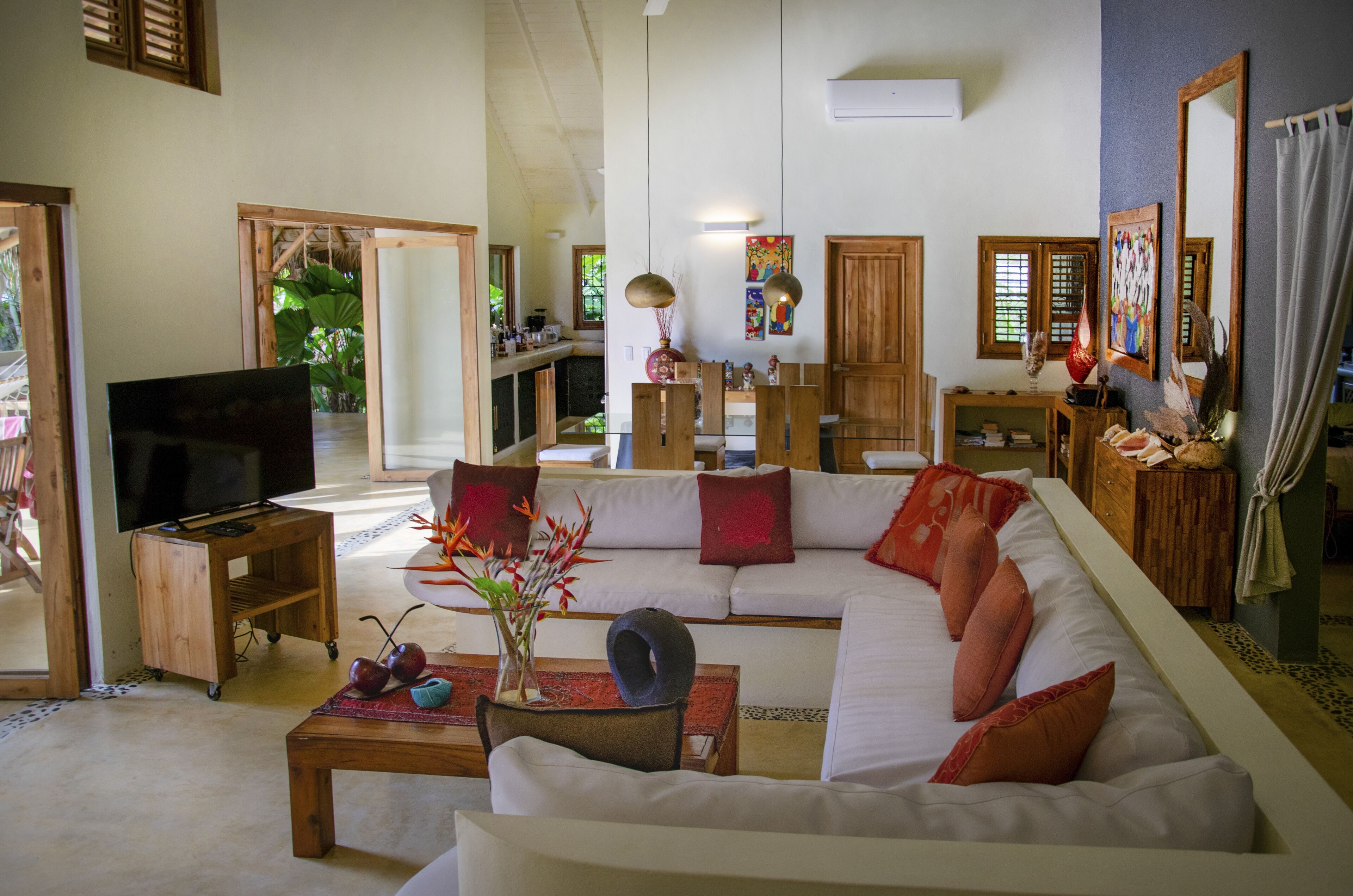 Smart TV, libros y estéreo 