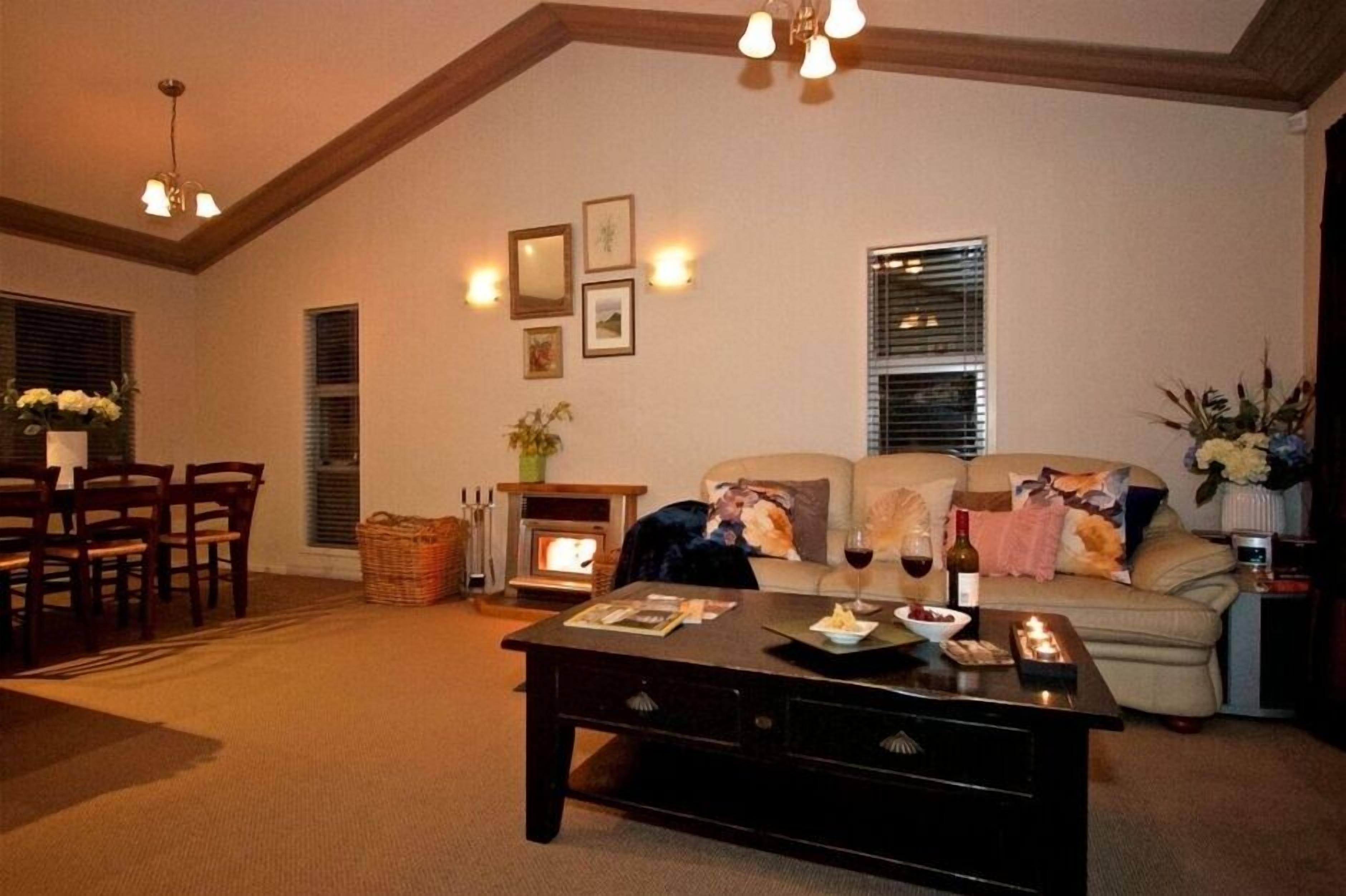 Smart TV, fireplace, DVD player, stereo