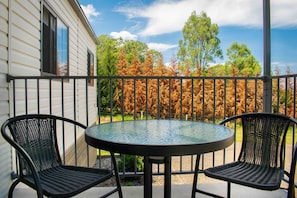 Outdoor dining - High View Accommodation #1 (Freemans Reach)