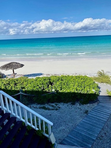 Great Harbor Cay, Berry Islands, Bahamas 4/3 Luxurious Beachfront relaxing home