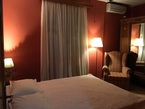 5 chambres, fer et planche Ă repasser, accĂšs Internet, draps fournis