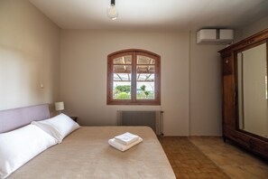 3 bedrooms, iron/ironing board, Internet, bed sheets