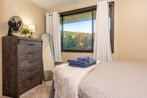 7 soverom, memory foam-senger, strykejern/-brett og reiseseng for barn