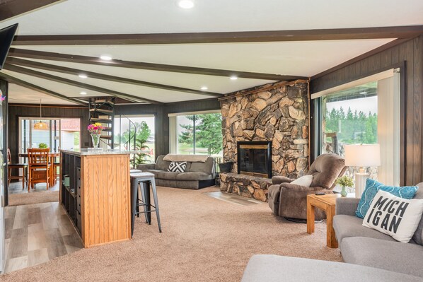 Smart TV, fireplace, video games