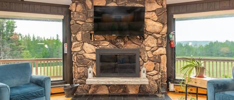 Smart TV y chimenea