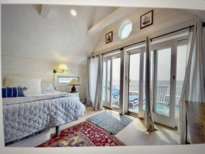 3 bedrooms, desk, WiFi, bed sheets