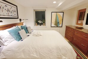 1 bedroom, desk, laptop workspace, iron/ironing board - Capitol Hill Delight With Patio (Washington)