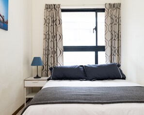 3 Schlafzimmer, Schreibtisch, Bügeleisen/Bügelbrett, Reisekinderbett