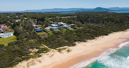 Culburra Beachhouse- Absolute Beachfront with Beach Access