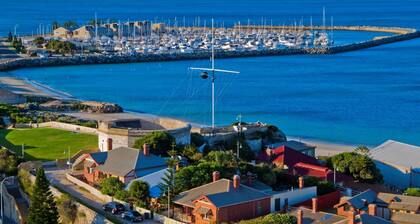 Waterfront spectacular