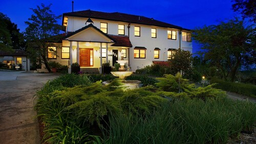 St Raphael - Convent Leura