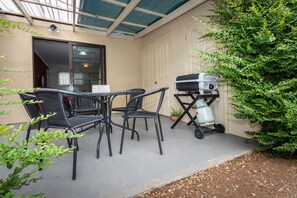 Outdoor dining - ALTONA GARDEN RETREAT (spreyton)