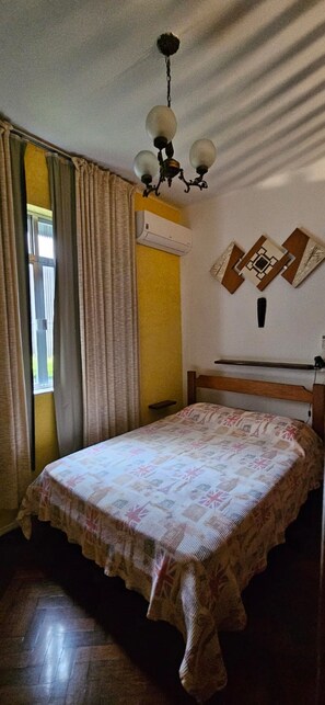 1 bedroom, iron/ironing board, free WiFi, bed sheets - Comfortable, cozy, and quiet in the best stretch of Copacabana beach.  (RIO DE JANEIRO)