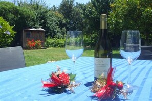 Outdoor dining - One Panama | Walk to Wine Village + use of 2 Bikes (Martinborough)