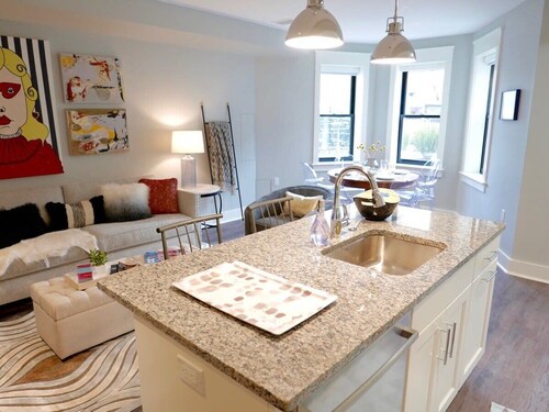 Stunning Logan Circle Apt - With Parking!