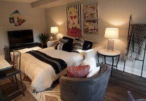 1 Schlafzimmer, laptopgeeigneter Arbeitsplatz, Bügeleisen/Bügelbrett